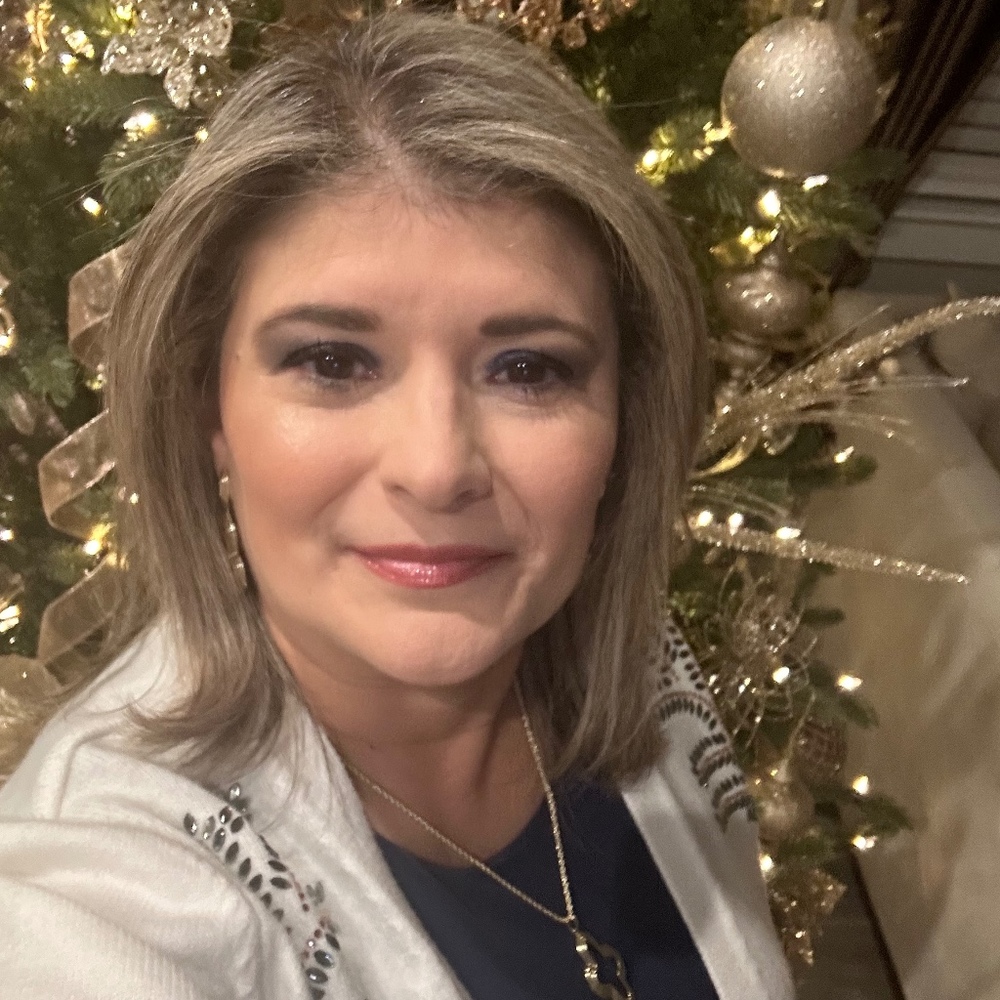 Meet your Posher, Claudia